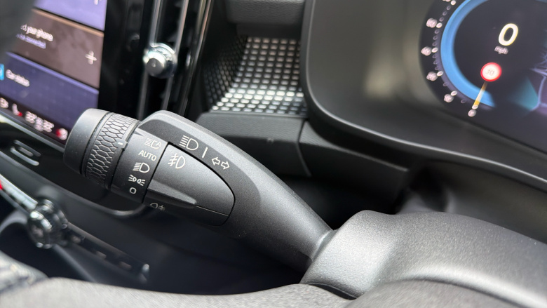 Volvo Xc40 2.0 B4P Plus Dark 5dr AWD Auto Petrol Estate